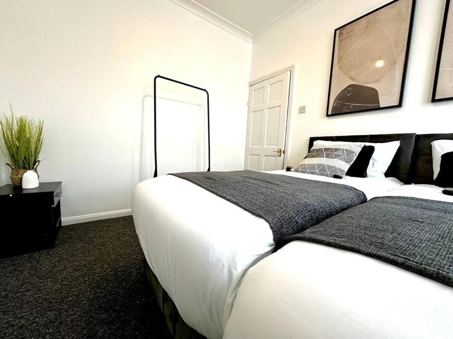 Serviced 4 Bed 2 Bath Manor Park House Londres