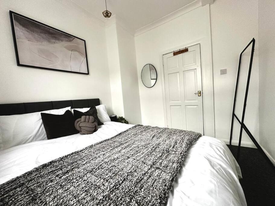 Apartamento Serviced 4 Bed 2 Bath Manor Park House