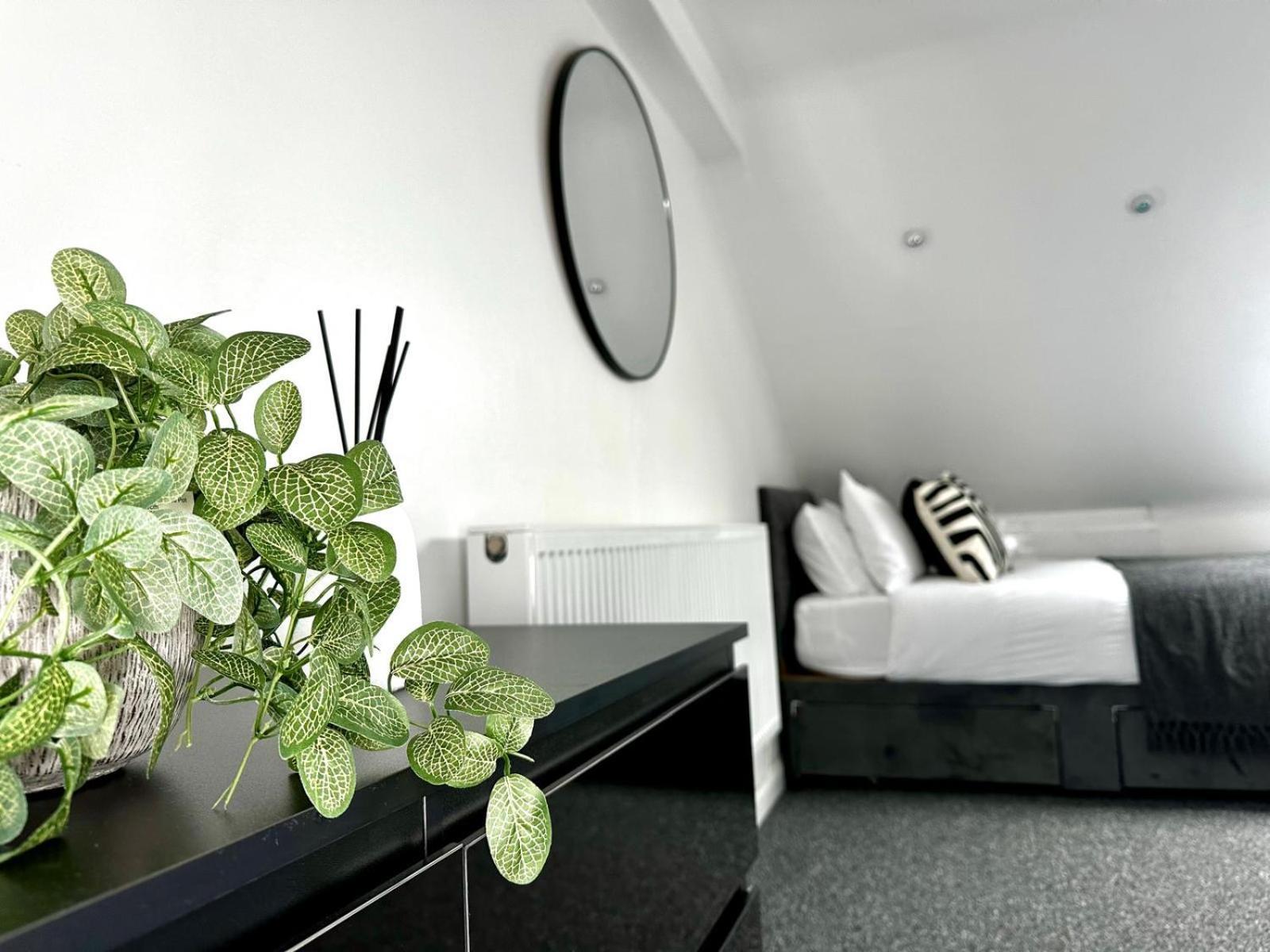 Serviced 4 Bed 2 Bath Manor Park House Apartamento *