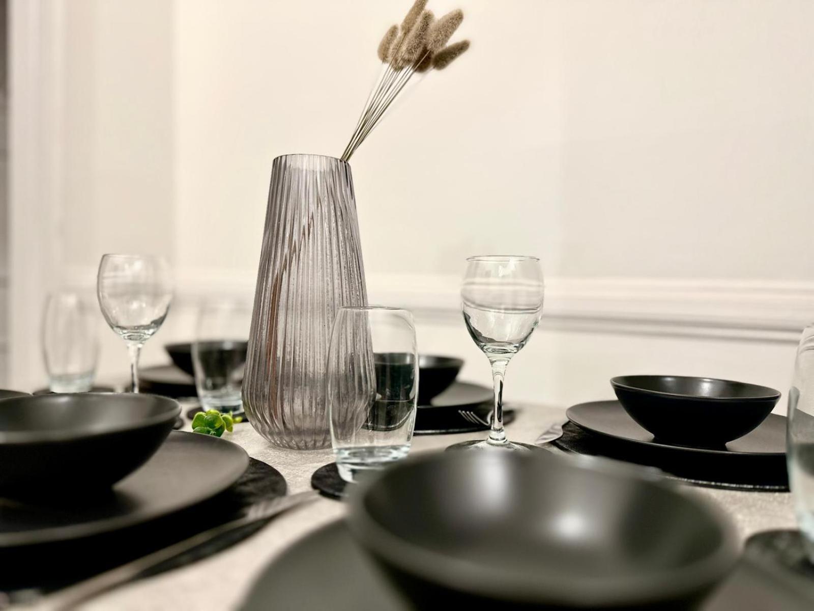 Serviced 4 Bed 2 Bath Manor Park House Apartamento Londres