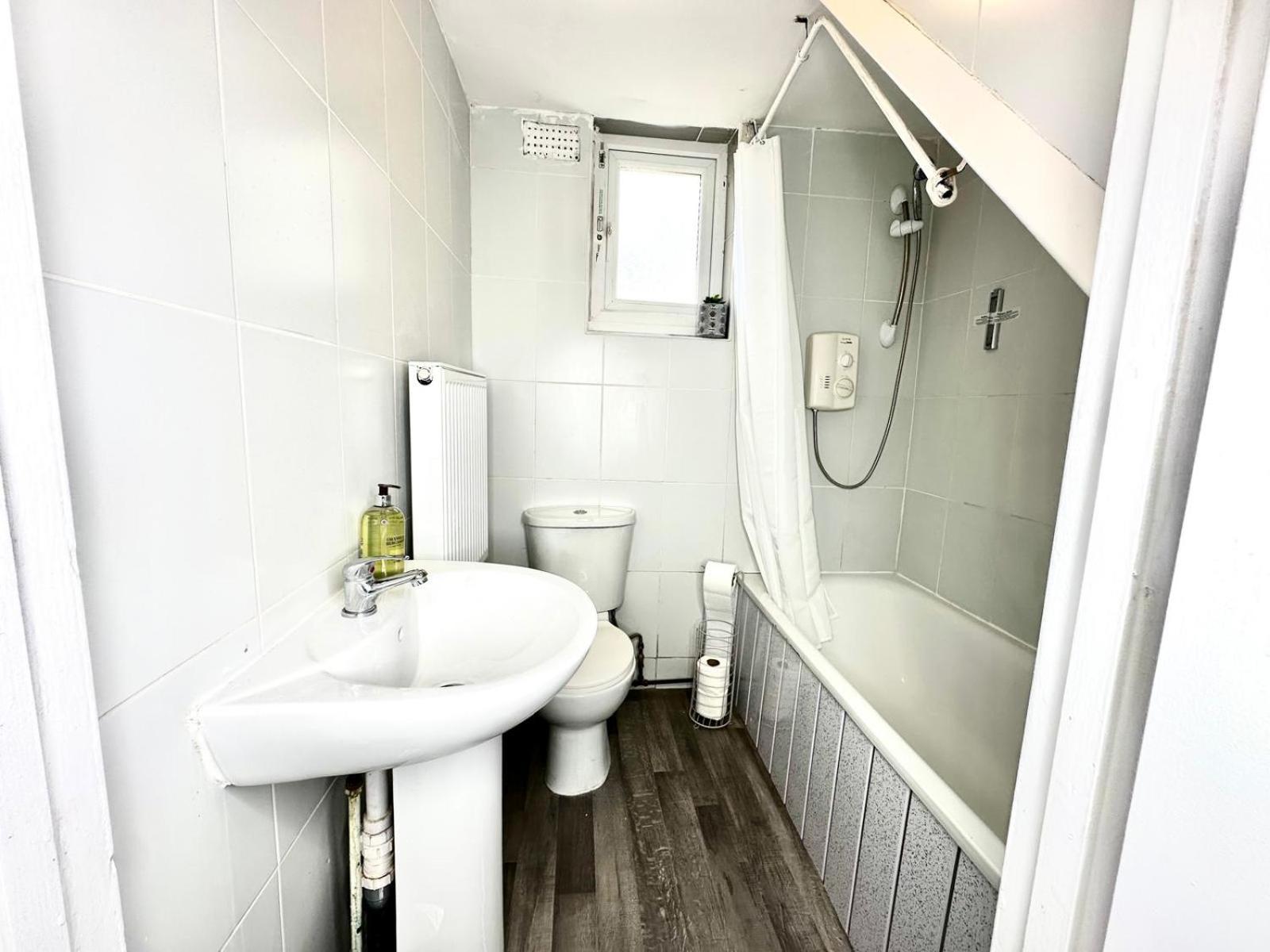 Apartamento Serviced 4 Bed 2 Bath Manor Park House *