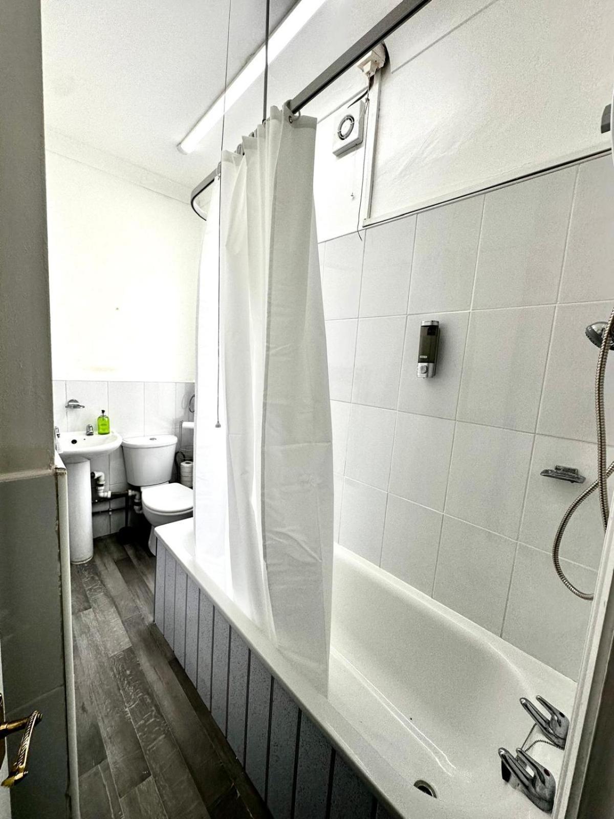 Apartamento Serviced 4 Bed 2 Bath Manor Park House *