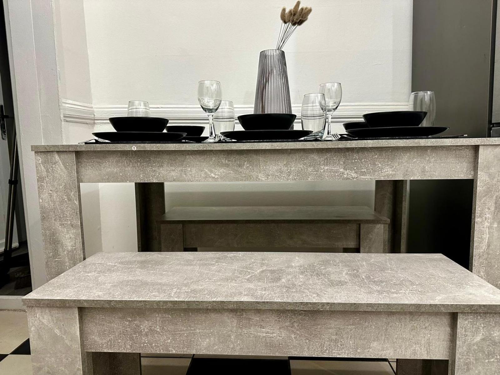 Serviced 4 Bed 2 Bath Manor Park House Apartamento Londres