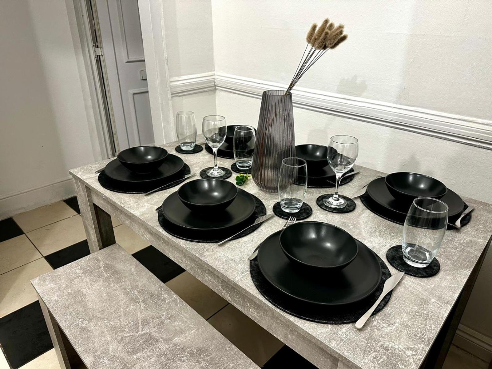 Serviced 4 Bed 2 Bath Manor Park House * Londres