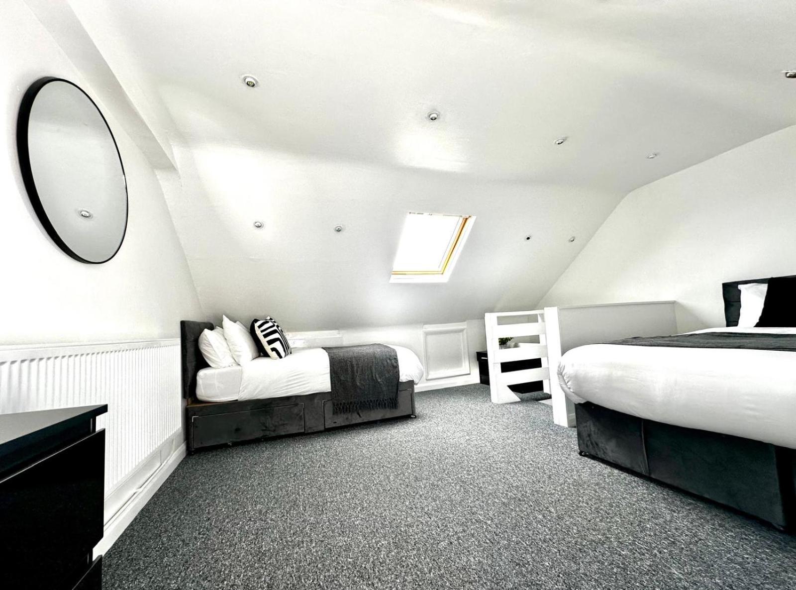 Serviced 4 Bed 2 Bath Manor Park House Apartamento